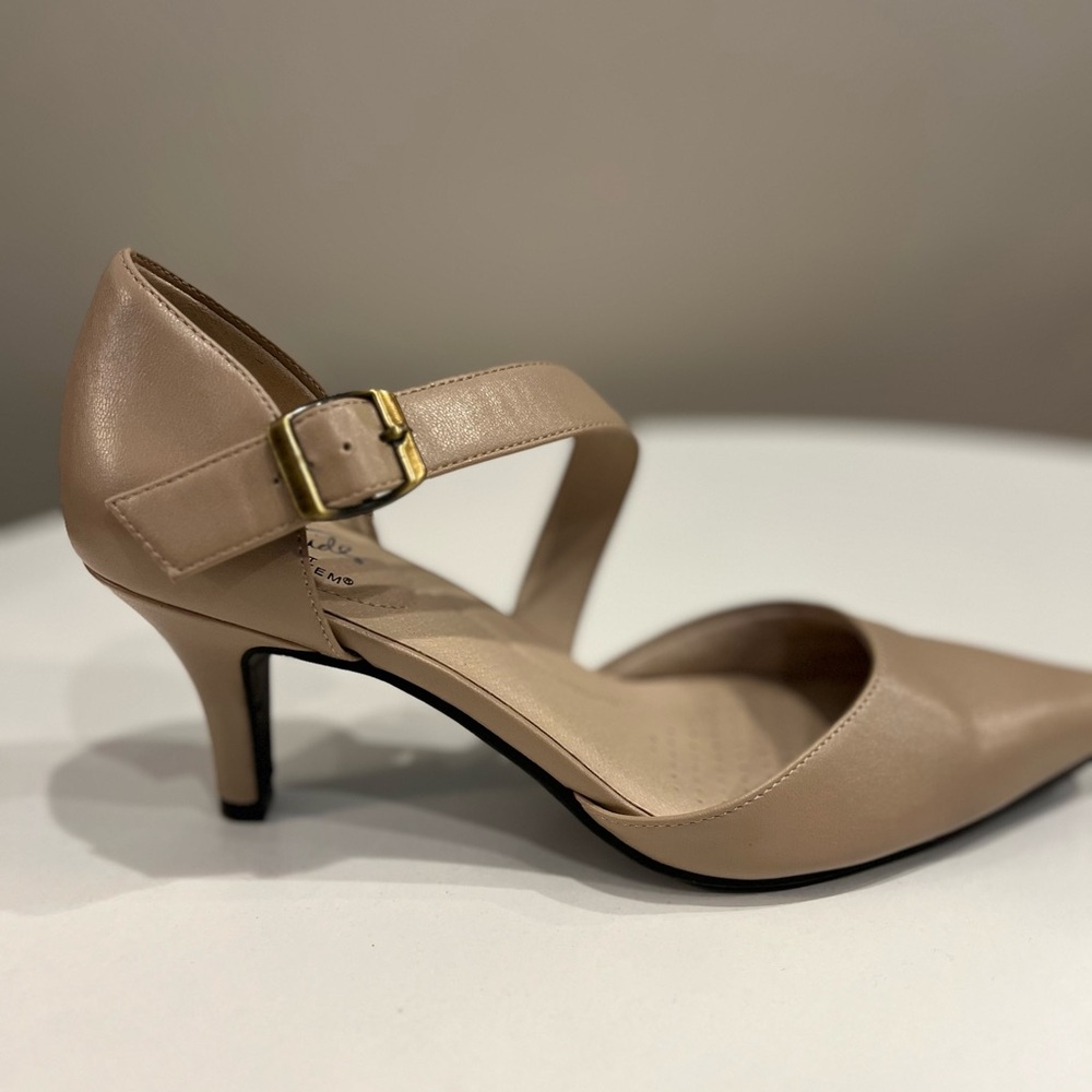 Life Stride Soft Stream Tan Heels with Buckle Strap  Size 8m